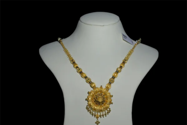 Traditional Gold Necklace with Floral Pendant