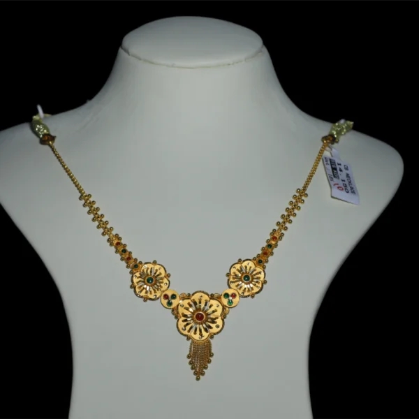 A beautiful Floral Gold Necklace with a stylish design