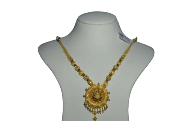 Traditional Gold Necklace with Floral Pendant